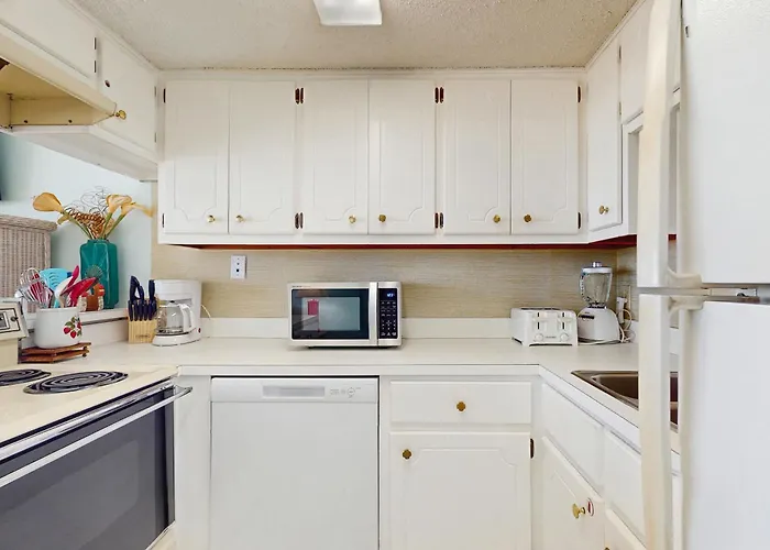 Apartment Island Winds East 306