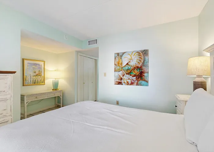 Apartment Island Winds East 306 *
